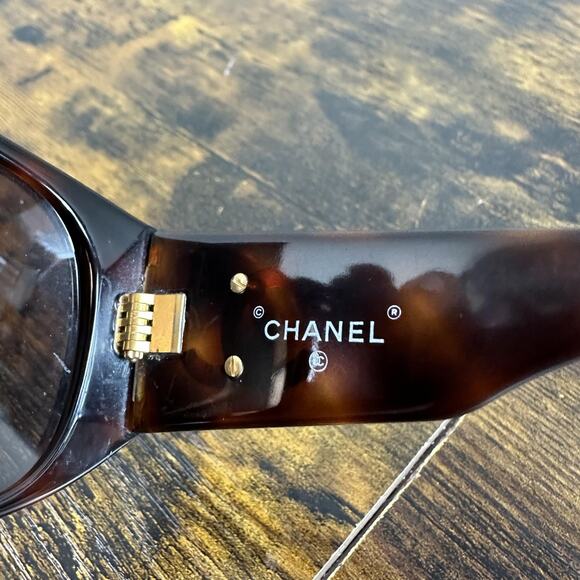 CHANEL Sunglasses 0004 80 Womens Brown Tortoise Square CC Logo Oversized Frame main image 8